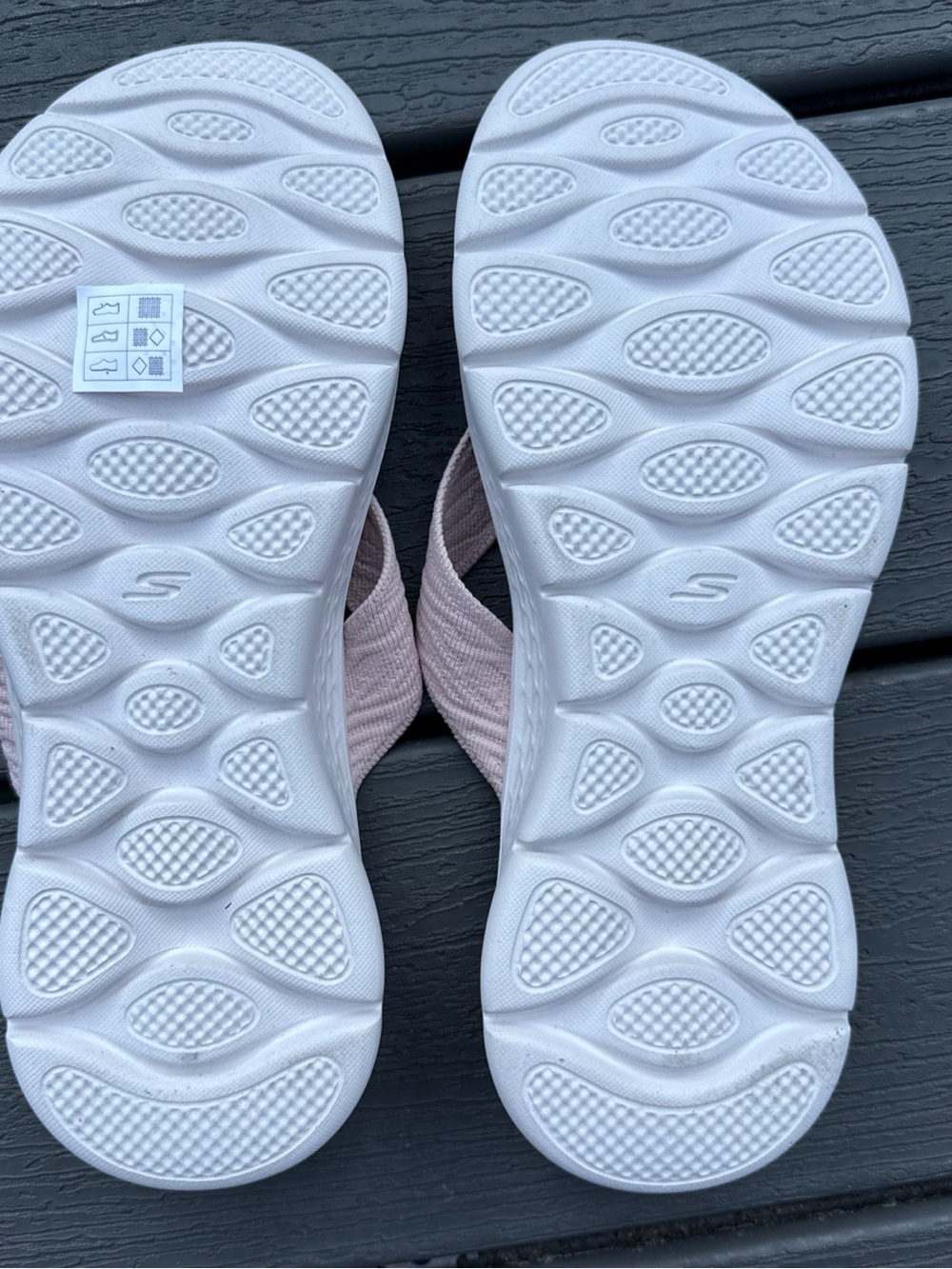 Skechers Women’s Pale Pink Comfort Flip-Flop Sandals - Picture 3 of 4